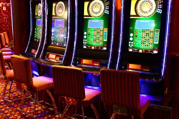 Lightning Baccarat live table at livedraw kamboja with professional dealer and multi-camera setup